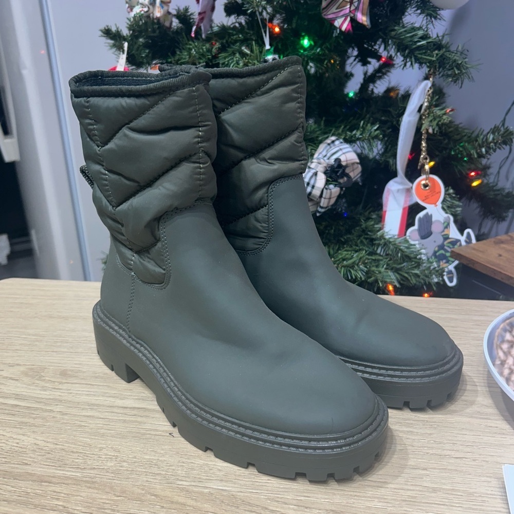 Zara Women's Green Winter Boots Size 37